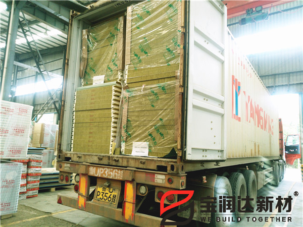 德晋贵宾厅聚氨酯封边岩棉板发货现场