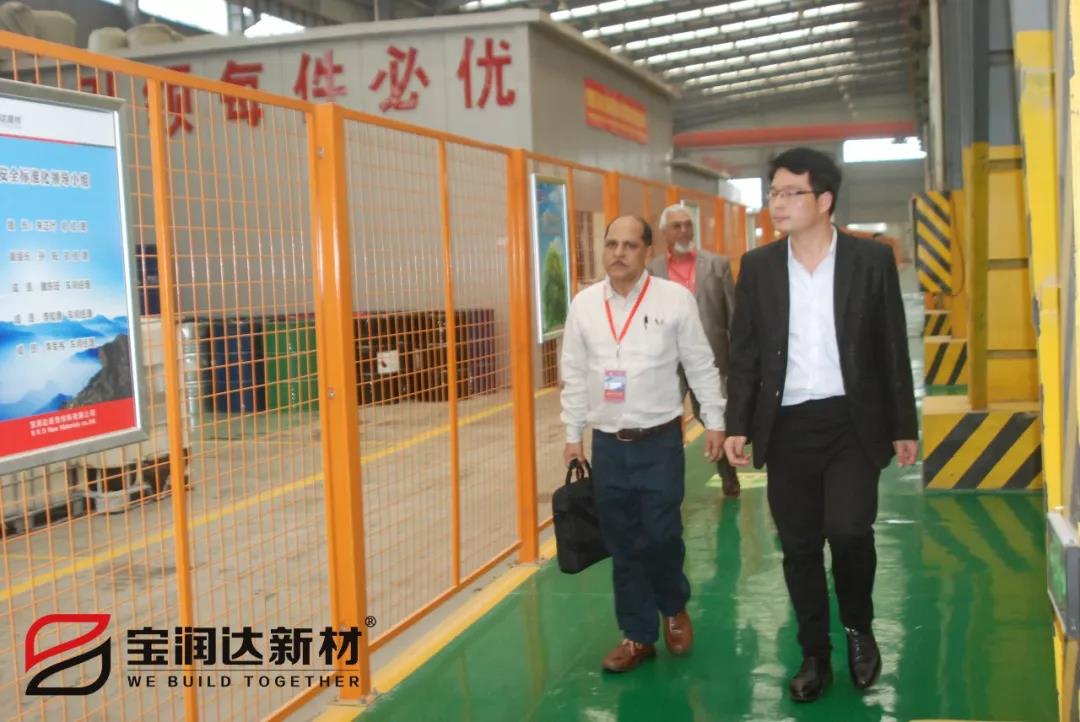 孟加拉来访德晋贵宾厅考察聚氨酯夹芯板产品