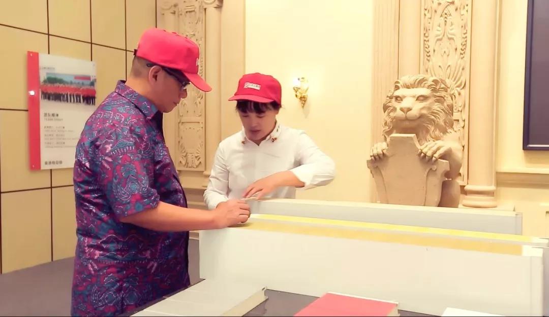 印尼客户来访德晋贵宾厅洽谈聚氨酯冷库板合作