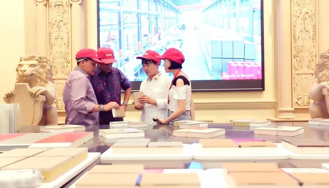 印尼客户来访德晋贵宾厅洽谈聚氨酯冷库板合作