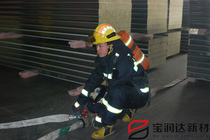 市消防队受邀来访德晋贵宾厅实地演习